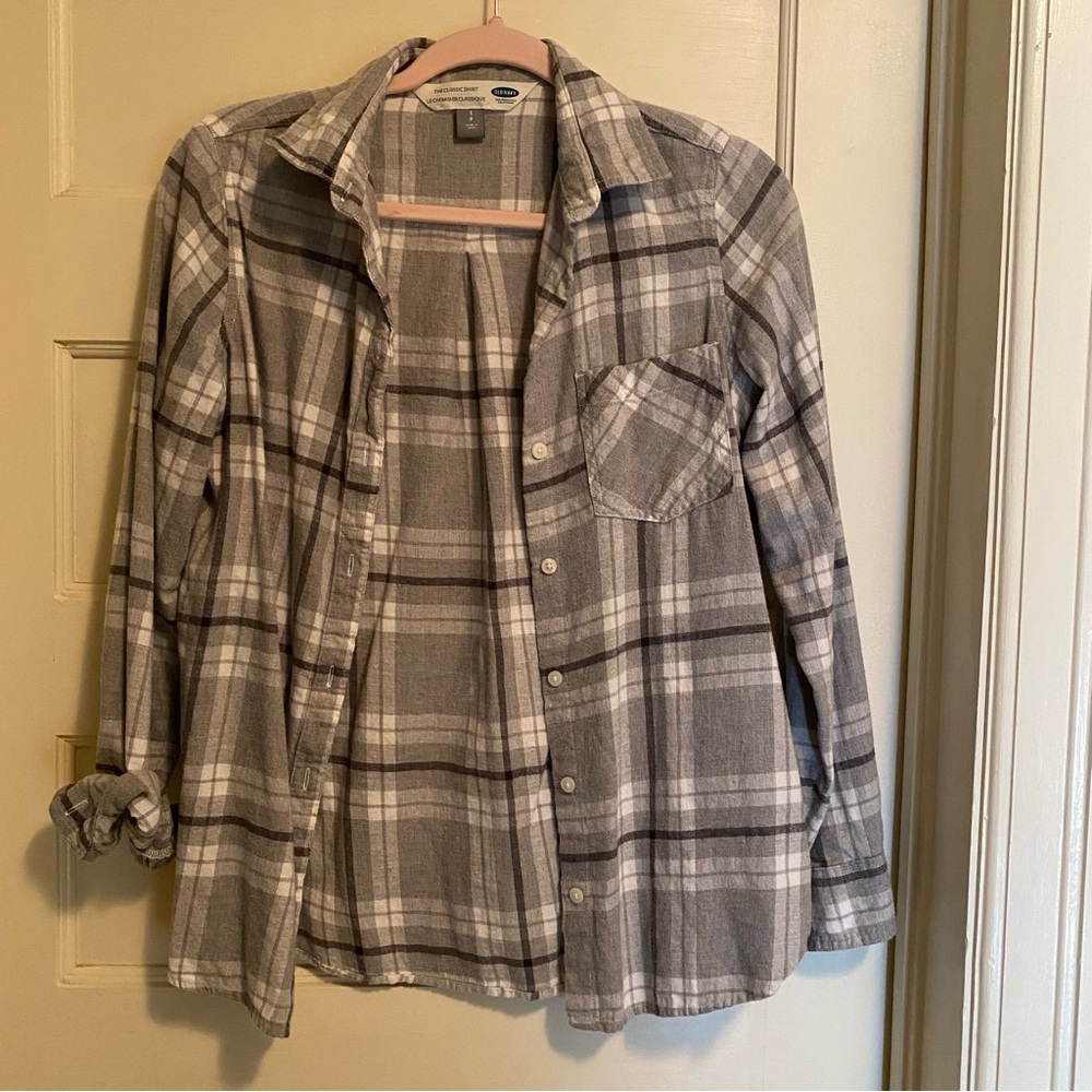 Old Navy women’s grey flannel. Size S.